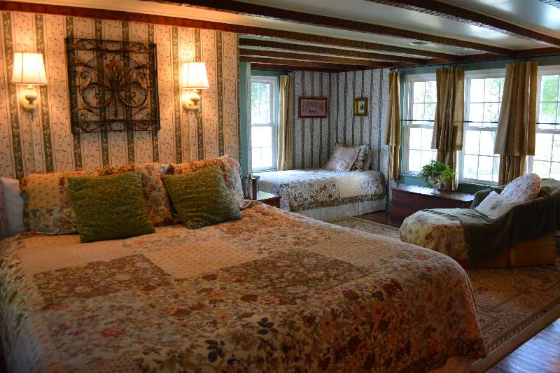 Black Walnut Point Inn | 4417 Black Walnut Point Rd, Tilghman, MD 21671 | Phone: (410) 886-2452