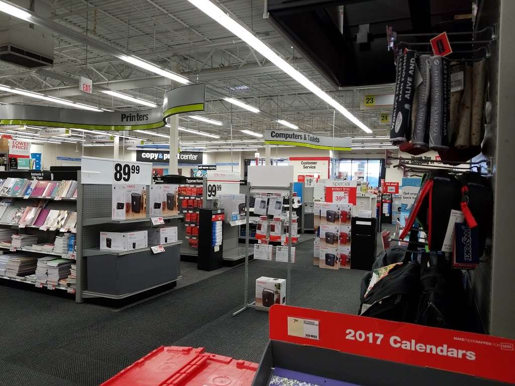 Staples | 58 Plaistow Rd, Plaistow, NH 03865, USA | Phone: (603) 382-3280