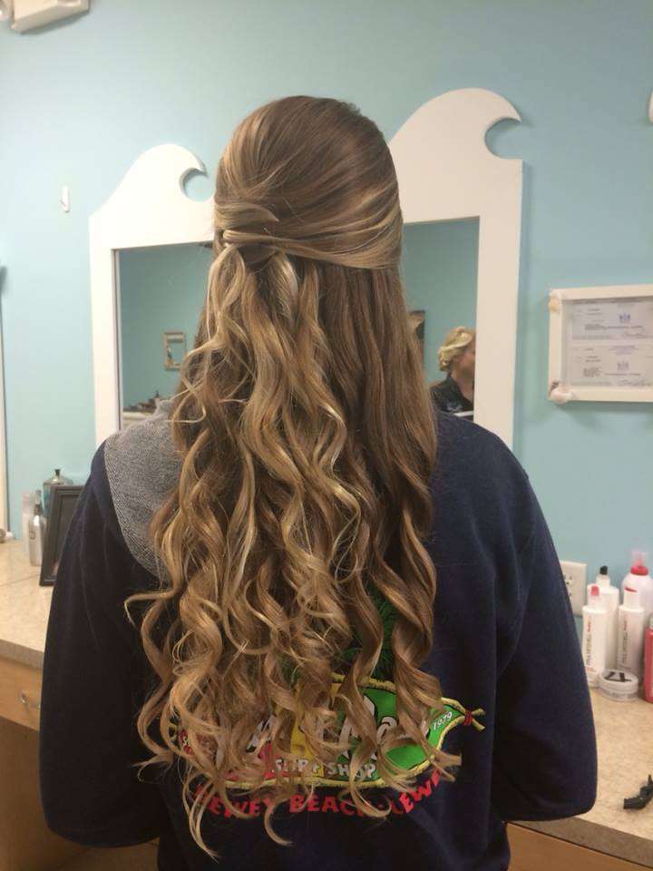 Beach Waves-A Family Salon | 17252 N Village Main Blvd, Lewes, DE 19958, USA | Phone: (302) 827-4377