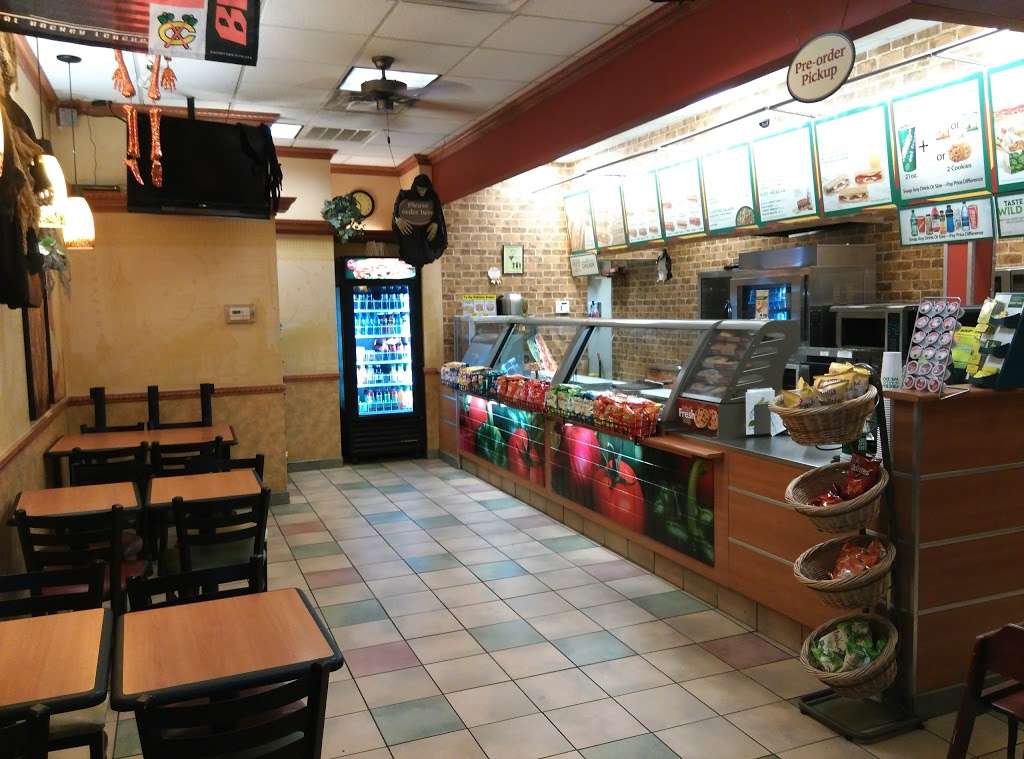 Subway Restaurants | 953 W Addison St, Chicago, IL 60657, USA | Phone: (773) 698-8766
