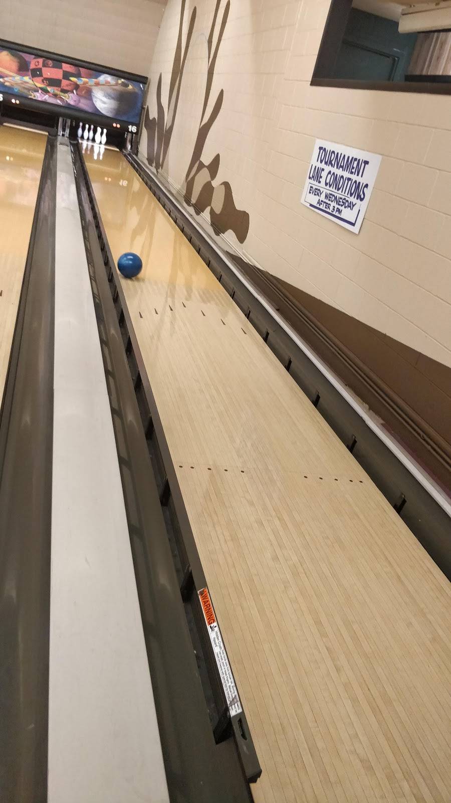 Lawn Lanes | 6750 S Pulaski Rd, Chicago, IL 60629, USA | Phone: (773) 582-2525