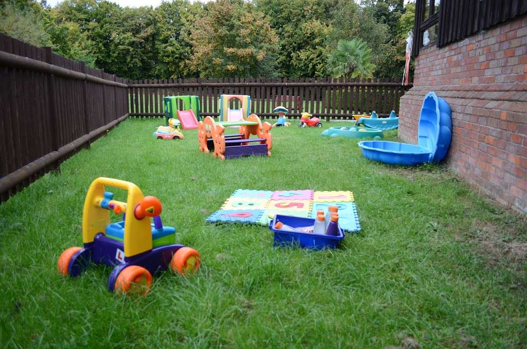 Ladybirds Nursery | Hill End Ln, St Albans AL4 0RA, UK | Phone: 01727 730783