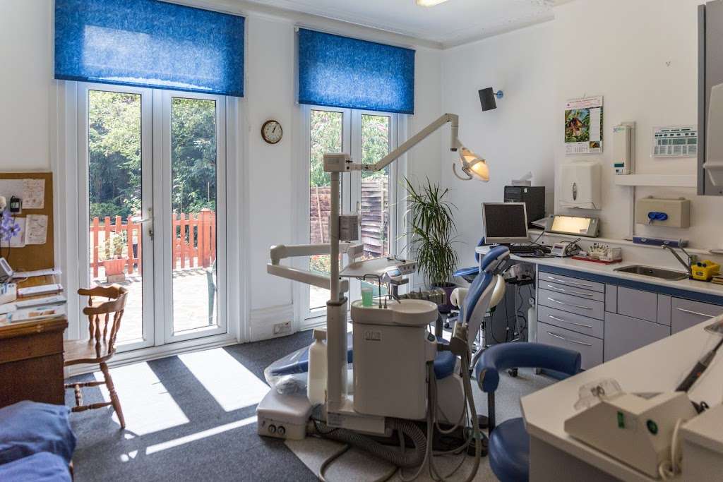 Penerley Road Dental Practice | 8 Penerley Rd, London SE6 2LQ, UK | Phone: 020 8698 1944