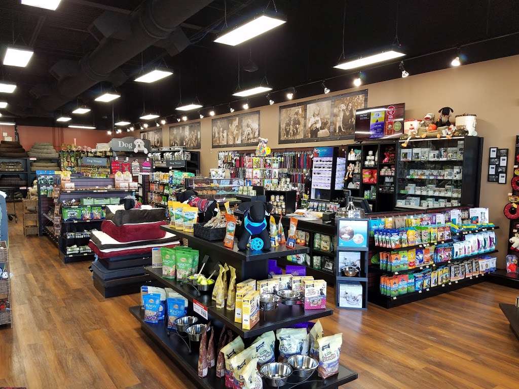 Pet Valu | 4904 Edgmont Ave, Brookhaven, PA 19015, USA | Phone: (484) 480-8576