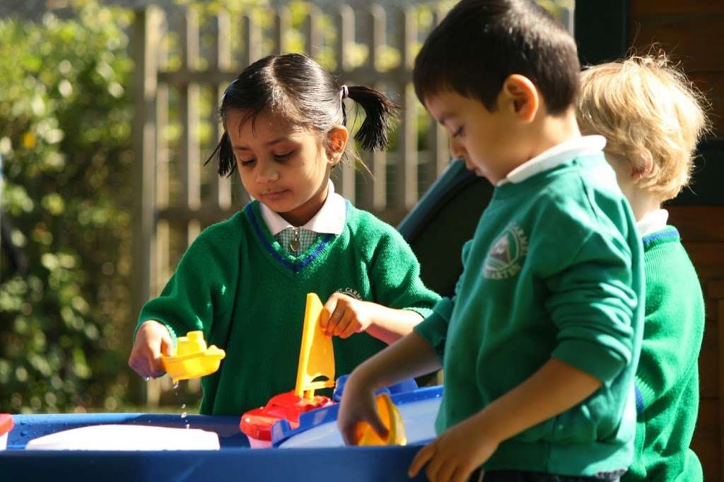 Mount Carmel Kindergarten | 100A Sandpit Ln, St Albans AL4 0BX, UK | Phone: 01727 838480