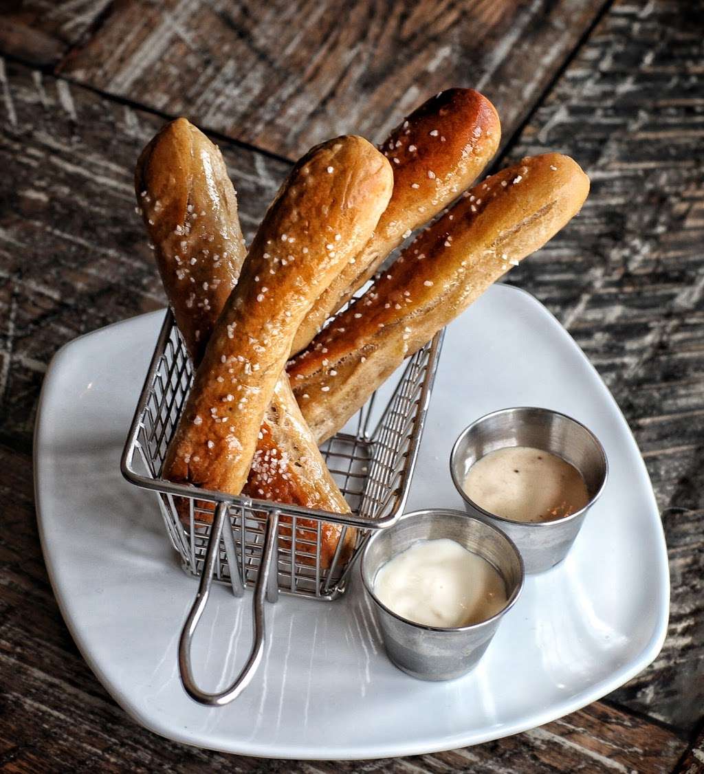 Avas Kitchen & Bar | 1 N 21st St, Kenilworth, NJ 07033, USA | Phone: (908) 946-2827