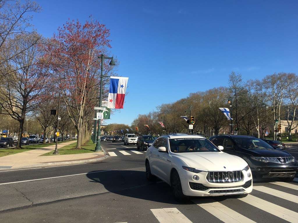 Ben Franklin Pkwy & 22nd St | Philadelphia, PA 19130