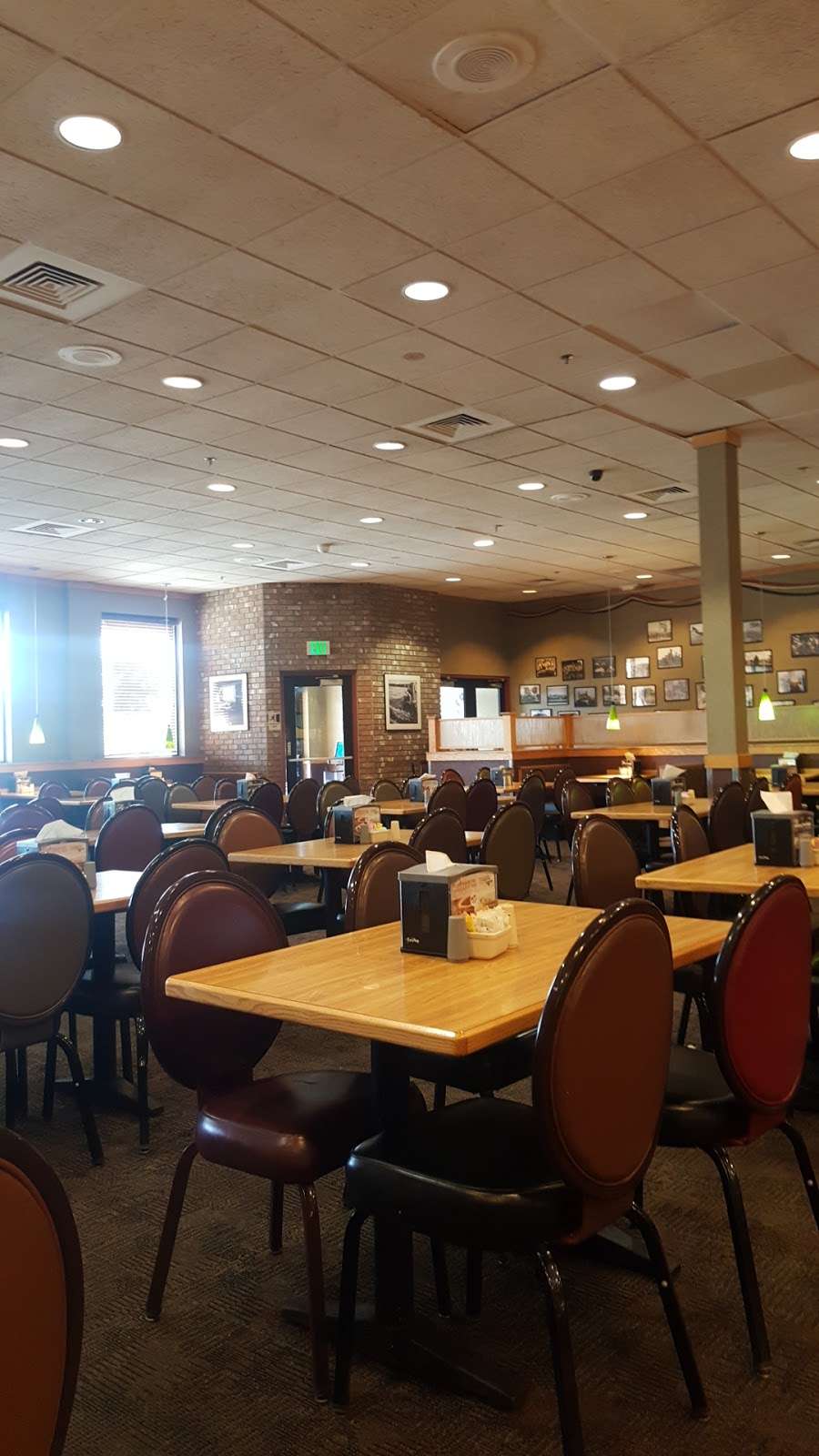 HomeTown Buffet | 1315 Gateway Blvd, Fairfield, CA 94533, USA | Phone: (707) 428-6000