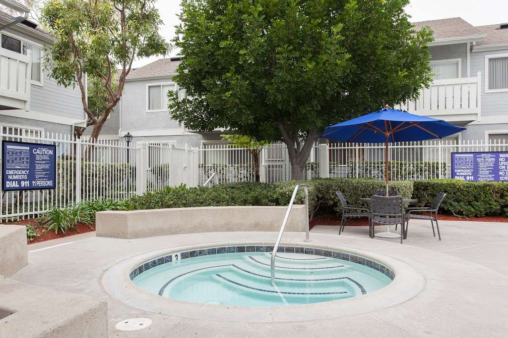 Hampton Pointe Apartments | 801 E Orangewood Ave, Anaheim, CA 92802, USA | Phone: (714) 978-3030