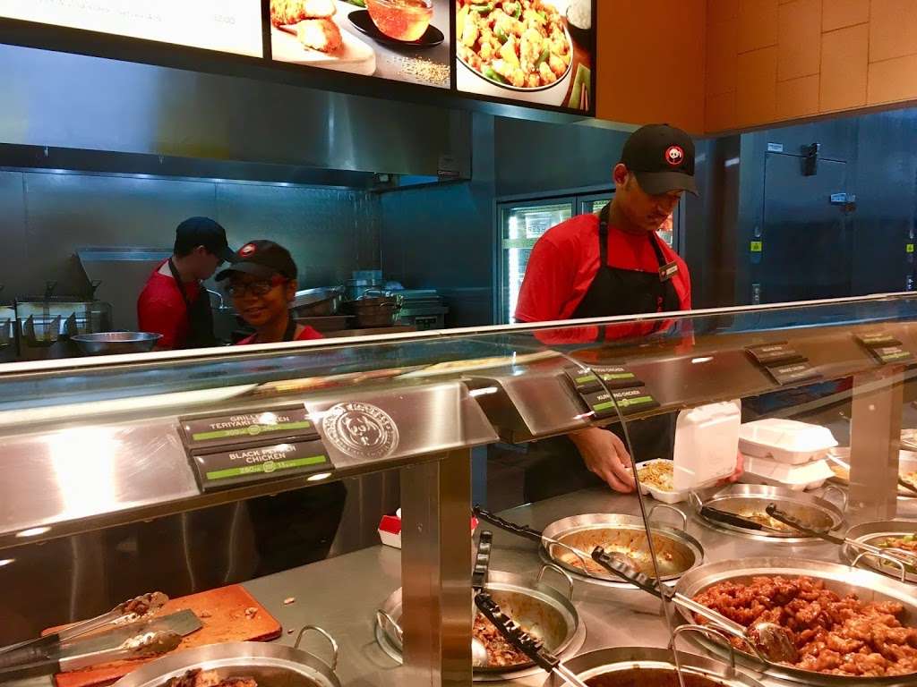 Panda Express | 2145 Willow Rd, Glenview, IL 60025, USA | Phone: (847) 486-0762