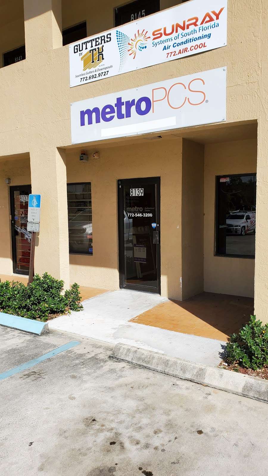 Metro by T-Mobile | 8139 SE Pettway St, Hobe Sound, FL 33455, USA | Phone: (772) 546-3200