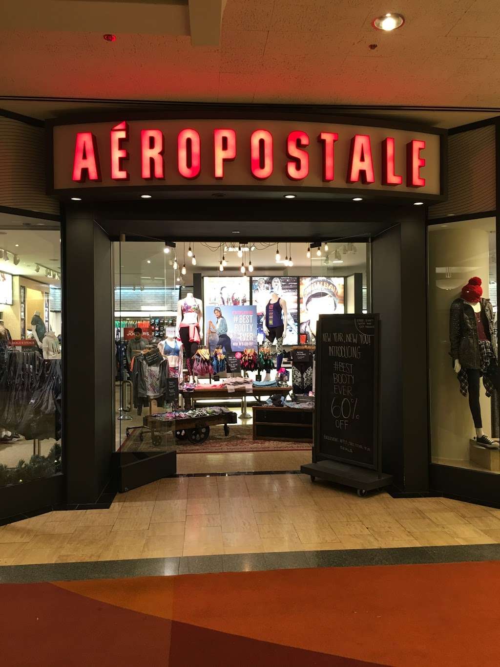 Aéropostale | 835 N Michigan Ave, Chicago, IL 60611, USA | Phone: (312) 787-2466