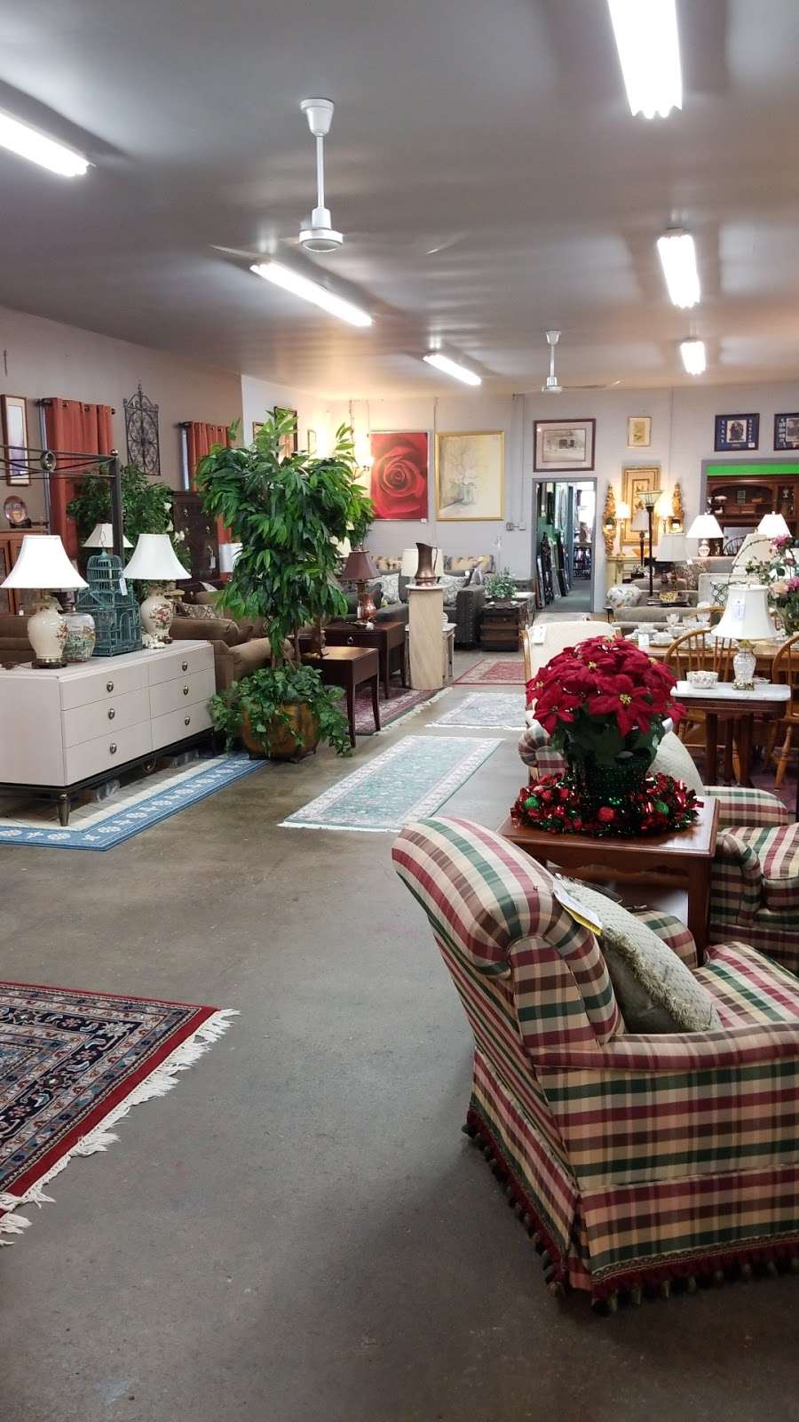 Next To New Fine Furniture | 573 Willow Rd, Lancaster, PA 17601, USA | Phone: (717) 392-0106