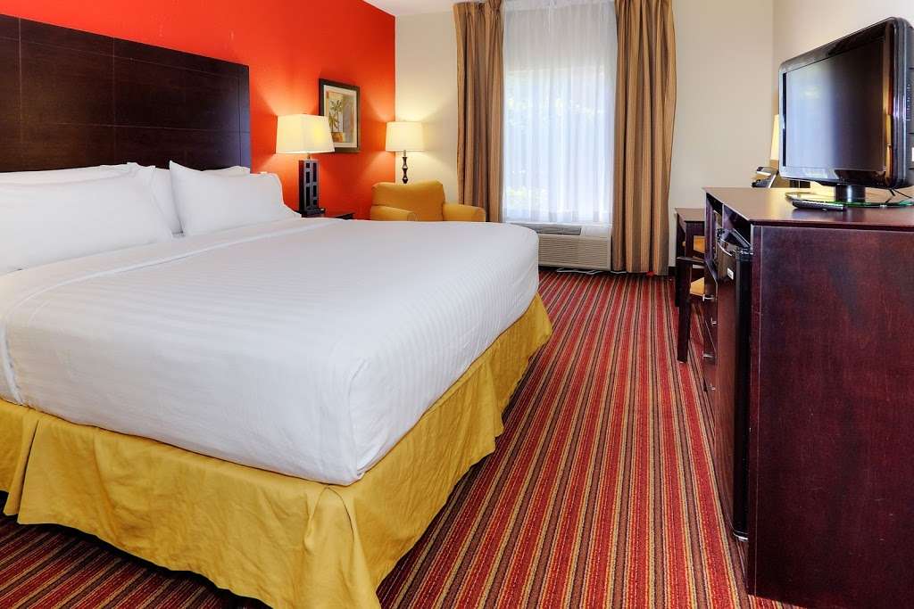 Holiday Inn Express & Suites The Villages | 1205 Avenida Central North, The Villages, FL 32159, USA | Phone: (352) 750-3888