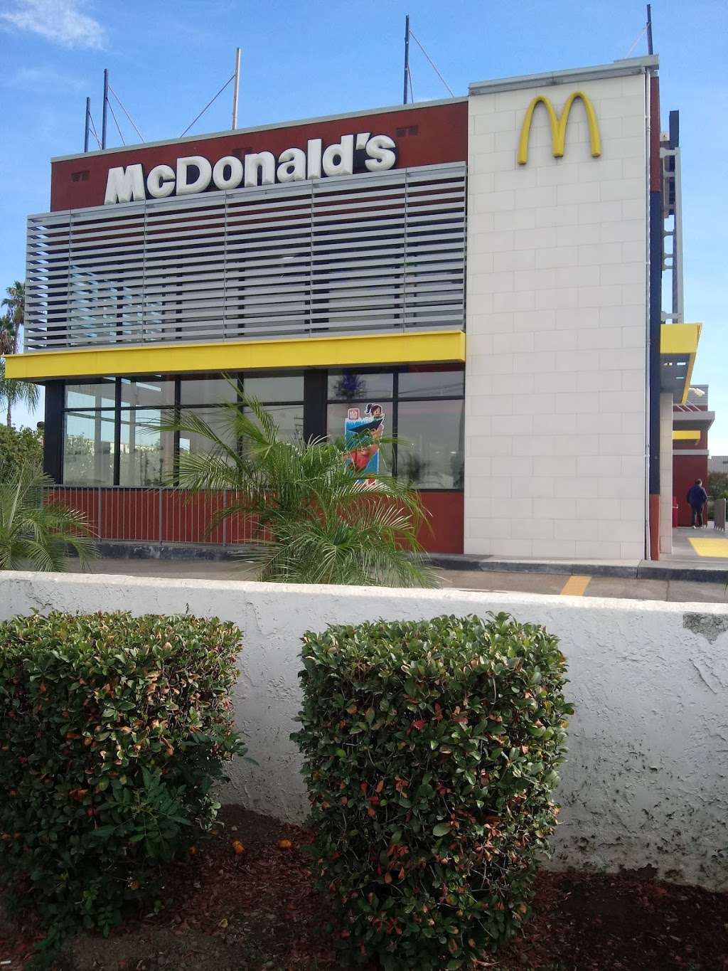 McDonalds | 6350 E Washington Blvd, Commerce, CA 90040, USA | Phone: (323) 722-5535