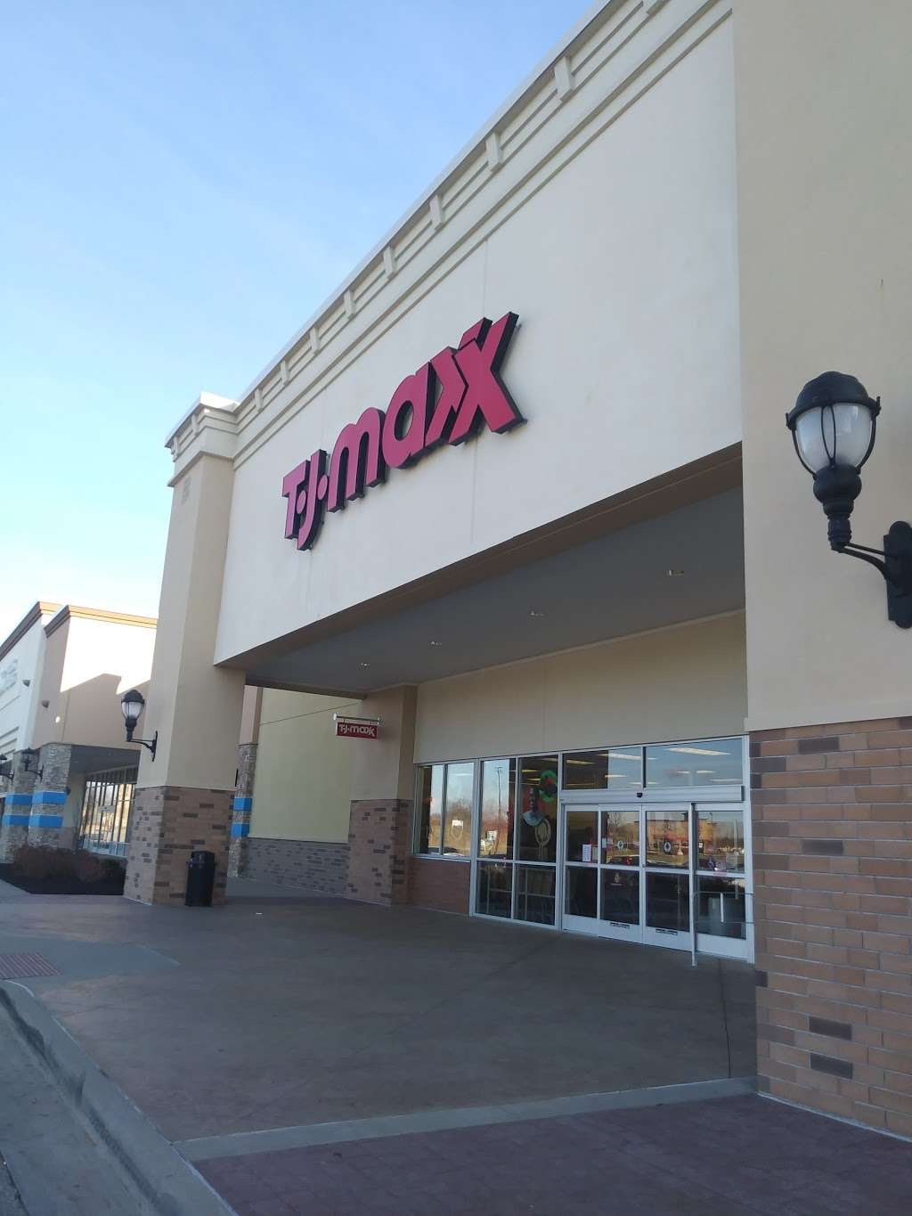 T.J. Maxx & HomeGoods | 1310 NE Coronado Dr, Blue Springs, MO 64014, USA | Phone: (816) 220-3698