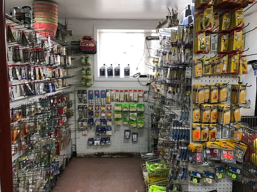 Fearls Bait & Tackle | 7002 North Point Rd, Sparrows Point, MD 21219, USA | Phone: (410) 388-0180
