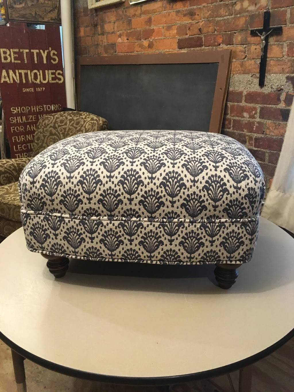 Delaneys Upholstery | 1421 Broadway, Fort Wayne, IN 46802, USA | Phone: (260) 420-8300