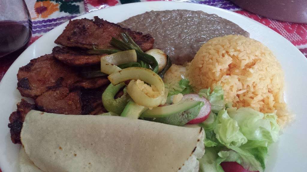 Mexico Lindo Restaurante | 1848 S Broad St, Trenton, NJ 08610 | Phone: (609) 392-0789