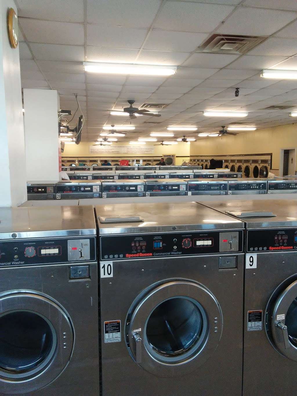 Dickinson Laundromat | 2920 FM 517 Rd E, Dickinson, TX 77539 | Phone: (281) 534-4524