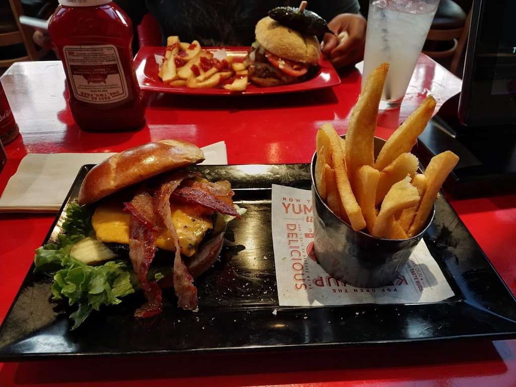 Red Robin Gourmet Burgers and Brews | 14090 Worth Ave, Woodbridge, VA 22192, USA | Phone: (703) 492-6900