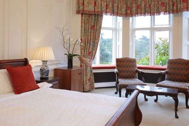 Warren House | Warren Rd, Kingston upon Thames KT2 7HY, UK | Phone: 020 8547 1777