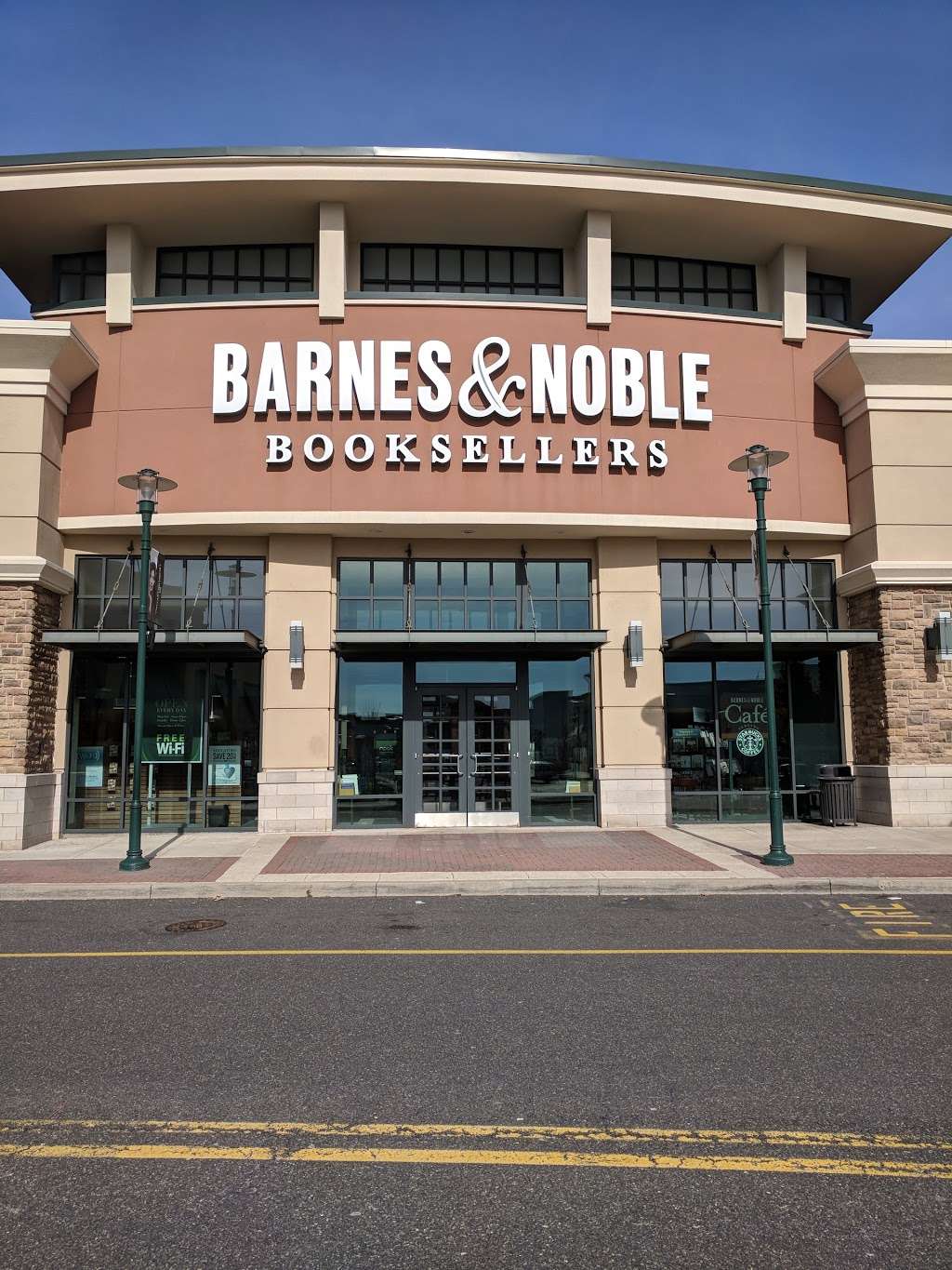 Barnes & Noble | 801 Lehigh Lifestyle Center, Whitehall, PA 18052, USA | Phone: (610) 264-0238