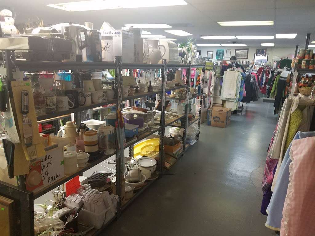 Northtown Thrift | 4123 N Oak Trafficway, Kansas City, MO 64116, USA | Phone: (816) 459-9989