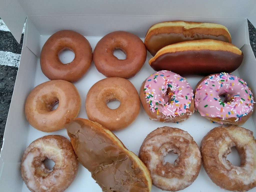 Krispy Kreme Doughnuts - cafe  | Photo 4 of 10 | Address: 25802 El Paseo Avenue, Mission Viejo, CA 92691, USA | Phone: (949) 348-8900