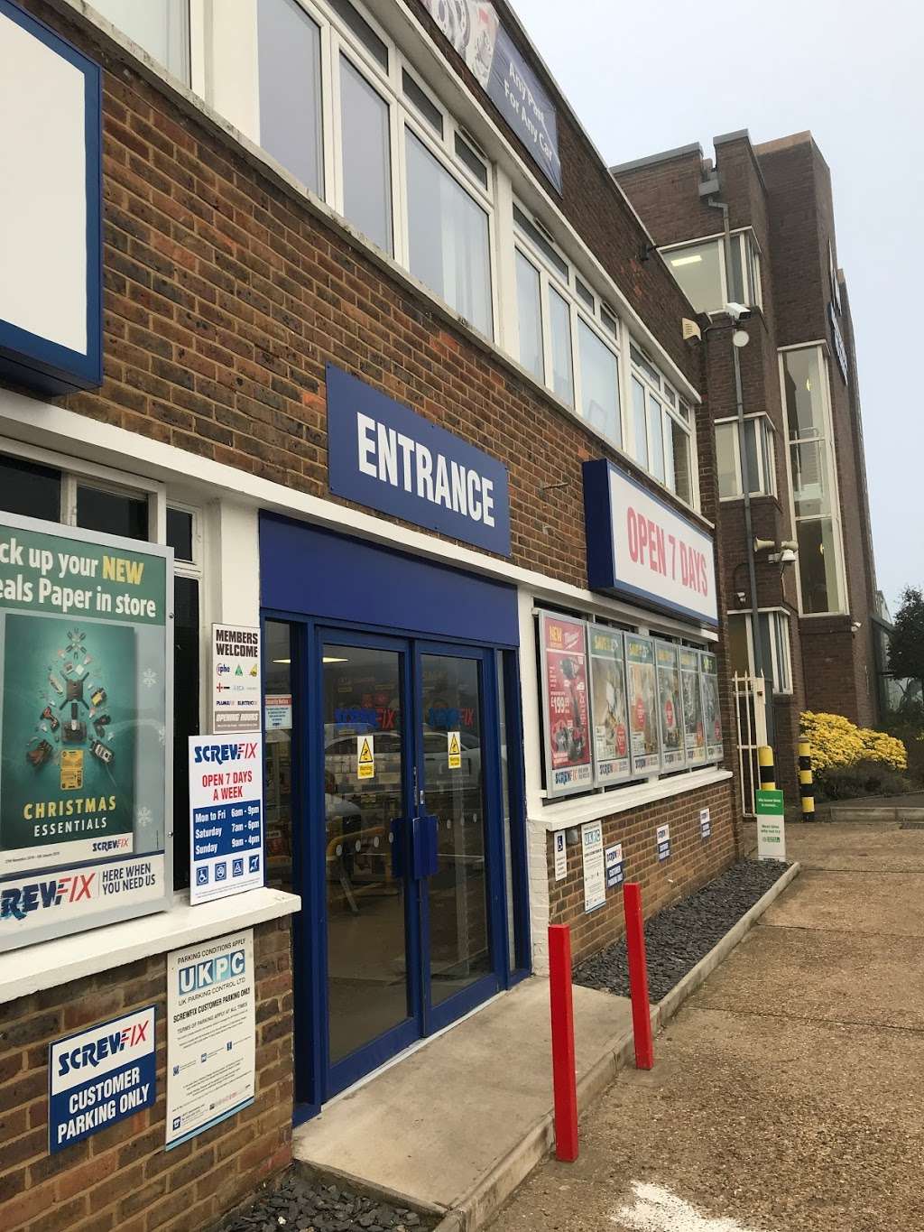 Screwfix | Moda centre, Stirling Way, Borehamwood WD6 2BT, UK | Phone: 0333 011 2112