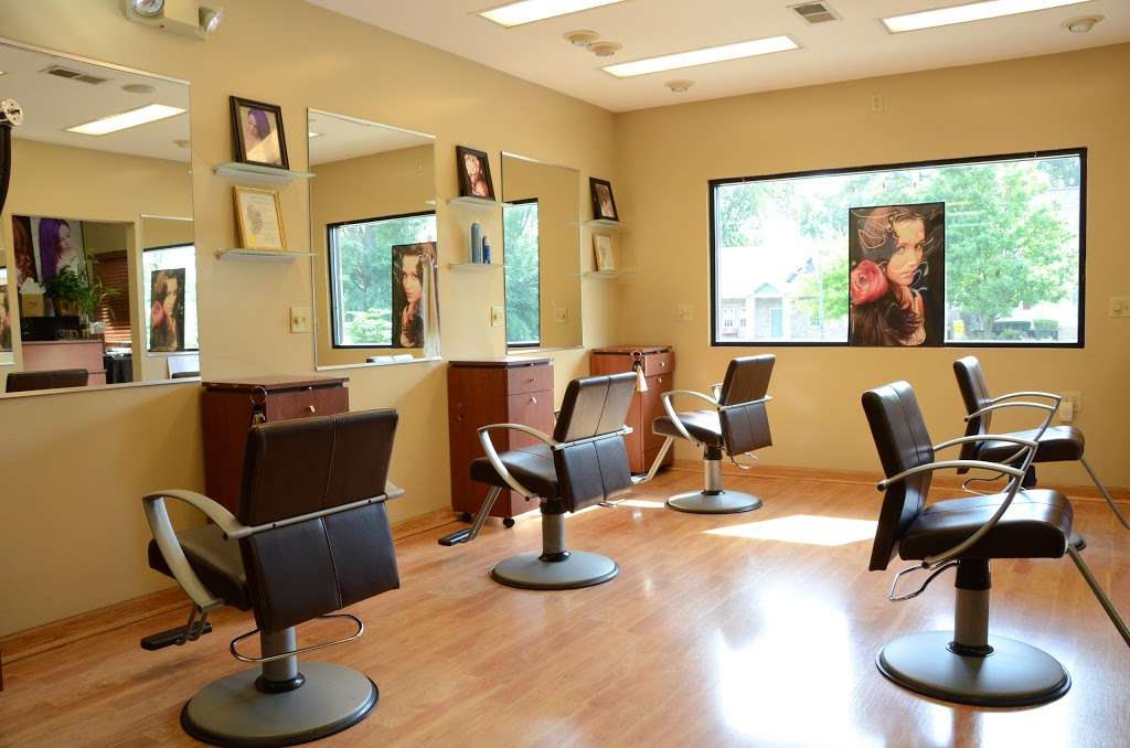 Studio 4 Salon | 420 N Broad St, Griffith, IN 46319, USA | Phone: (219) 922-4444