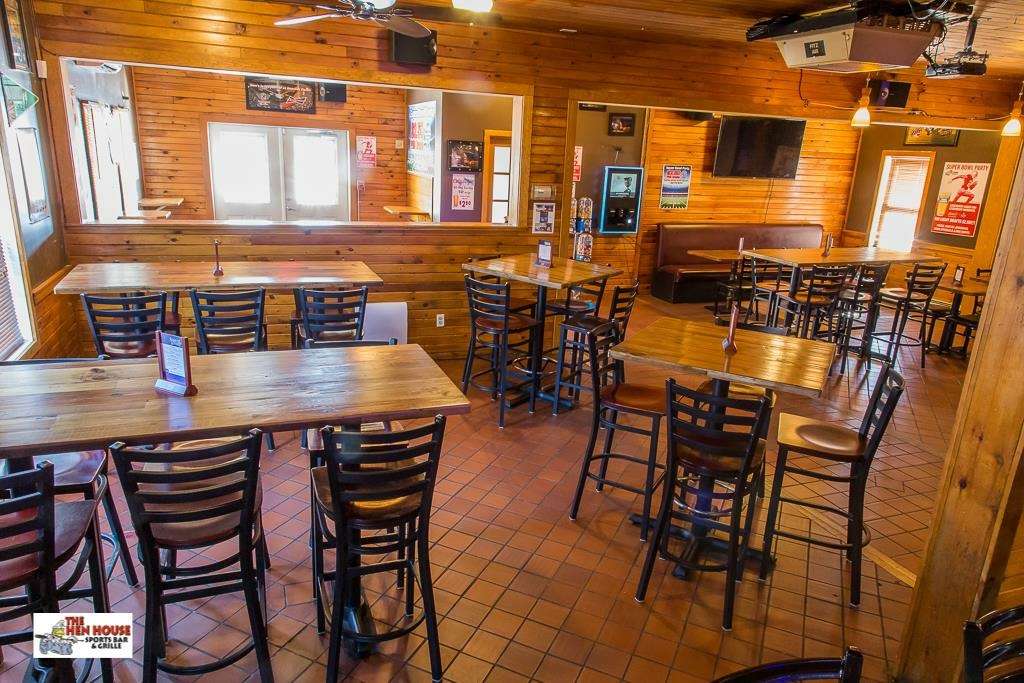 Hen House Sports Bar & Grille | 85 S Main St, Newton, NH 03858, USA | Phone: (603) 382-1705