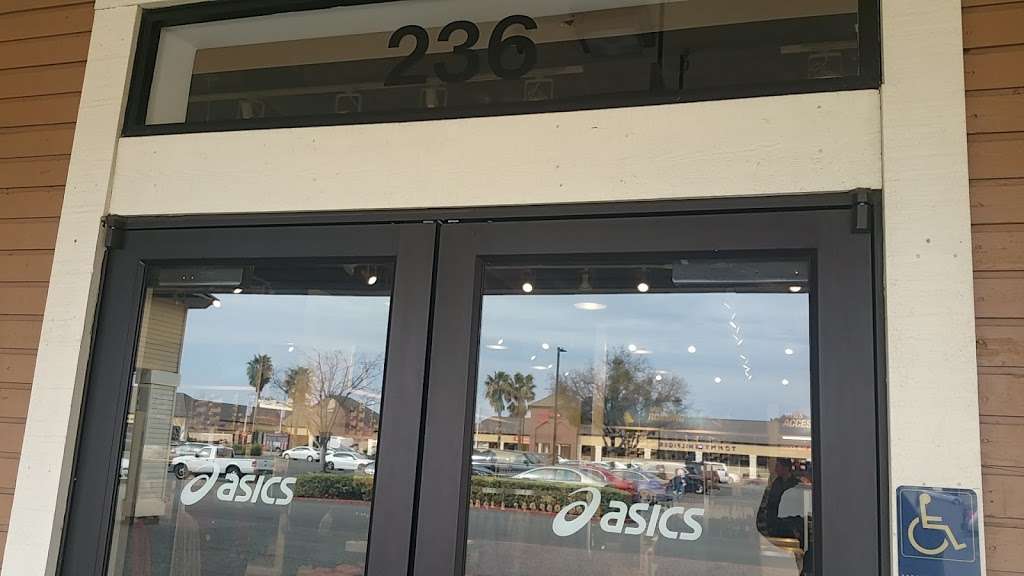ASICS Outlet | 321 Nut Tree Rd #236, Vacaville, CA 95687, USA | Phone: (707) 447-7690