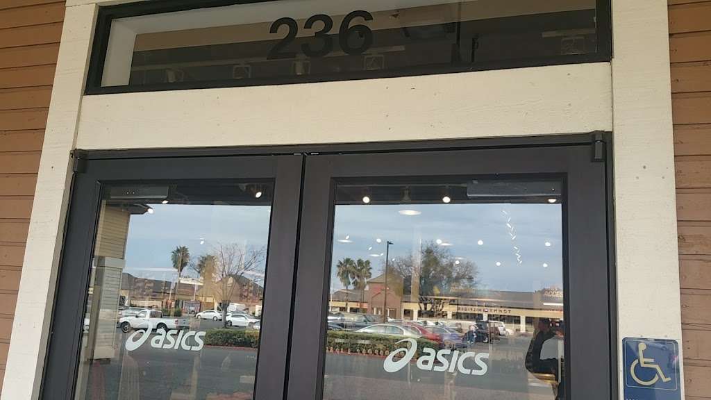 ASICS Outlet | 321 Nut Tree Rd #236, Vacaville, CA 95687 | Phone: (707) 447-7690