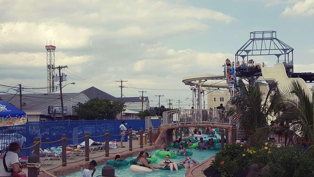 Runaway Rapids Waterpark | 275 Beachway Ave, Keansburg, NJ 07734 | Phone: (732) 495-1400