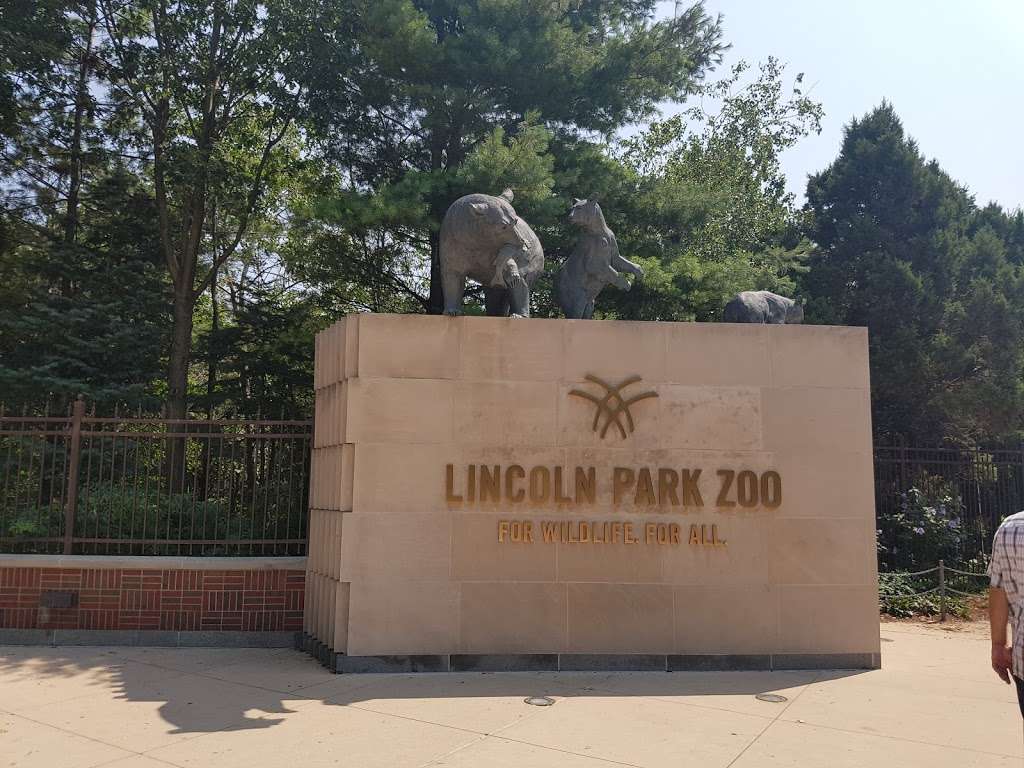 Lincoln Park Zoo | 2001 N Clark St, Chicago, IL 60614, USA | Phone: (312) 742-2000