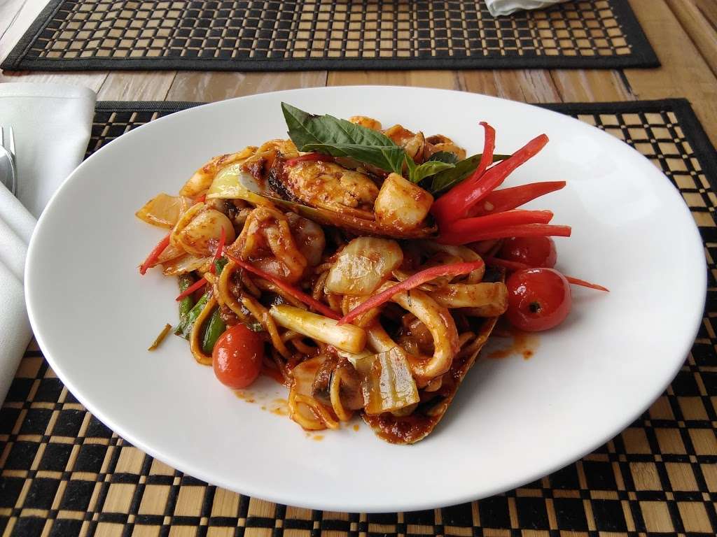 Thaiverse Restaurant Middleburg | 101 S Madison St, Middleburg, VA 20117 | Phone: (540) 883-3145