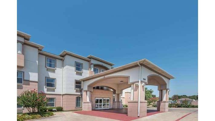 Super 8 by Wyndham Fort Worth Stockyards | 4665 Gemini Pl, Fort Worth, TX 76106, USA | Phone: (817) 222-3220