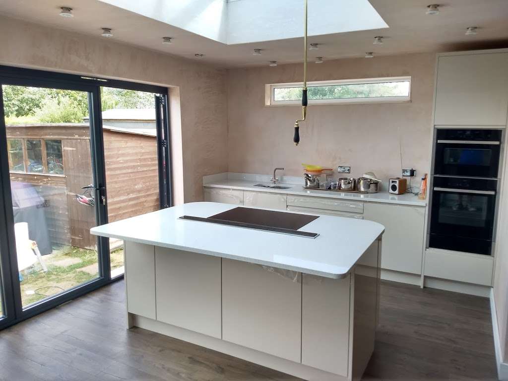 AA kitchen installers | 99a Coxtie Green Rd, Brentwood CM14 5PS, UK | Phone: 07885 272059