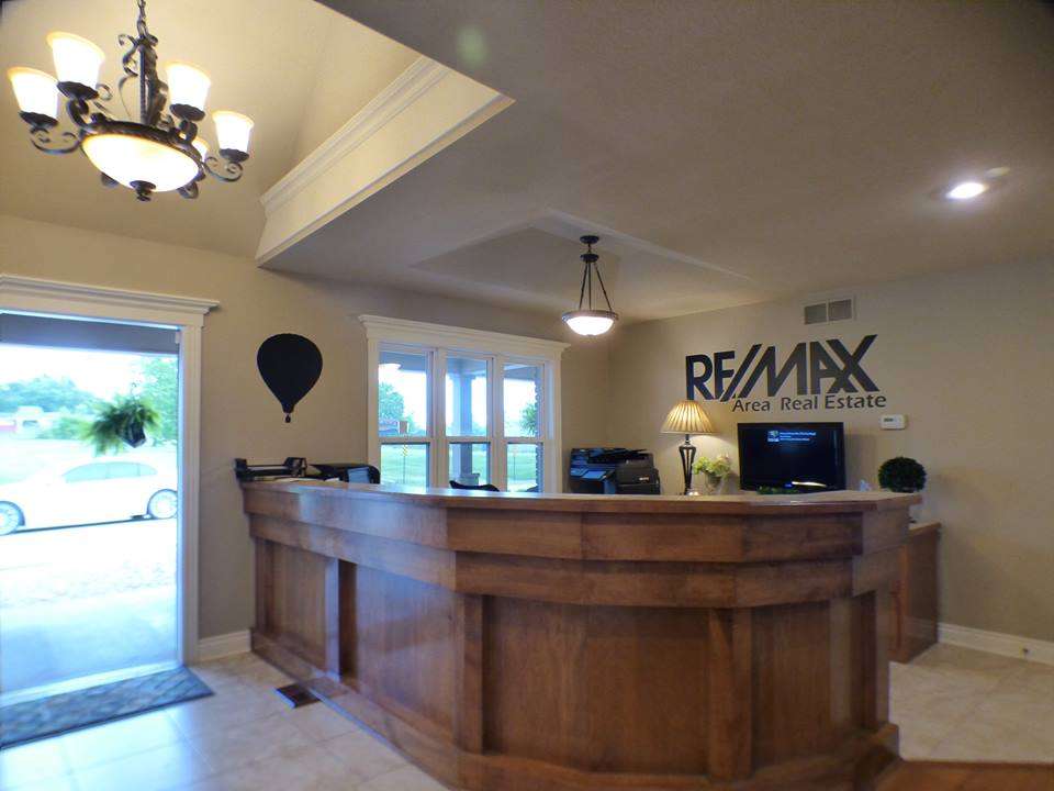 Re/Max Area Real Estate | 1350 N Jesse James Rd, Excelsior Springs, MO 64024, USA | Phone: (816) 630-4000