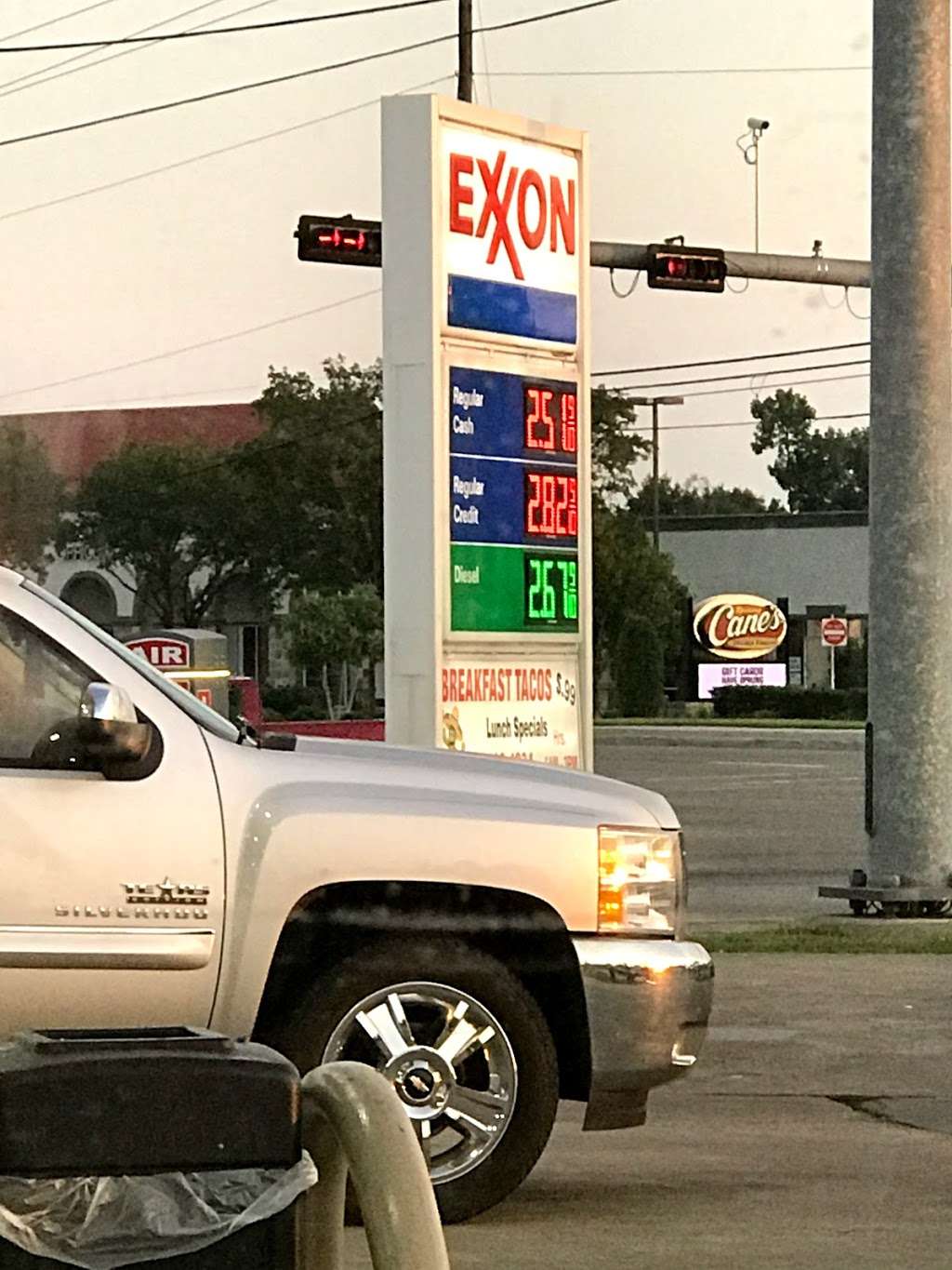 Exxon | 1524 E Broadway St, Pearland, TX 77581, USA | Phone: (281) 648-1111