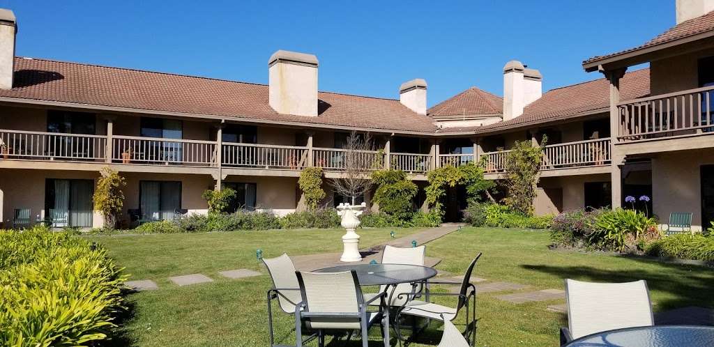 Half Moon Bay Lodge | 2400 Cabrillo Hwy S, Half Moon Bay, CA 94019, USA | Phone: (650) 726-9000