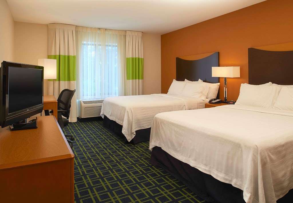 Fairfield Inn & Suites by Marriott New Buffalo | 11400 Holiday Dr, New Buffalo, MI 49117, USA | Phone: (269) 586-2222