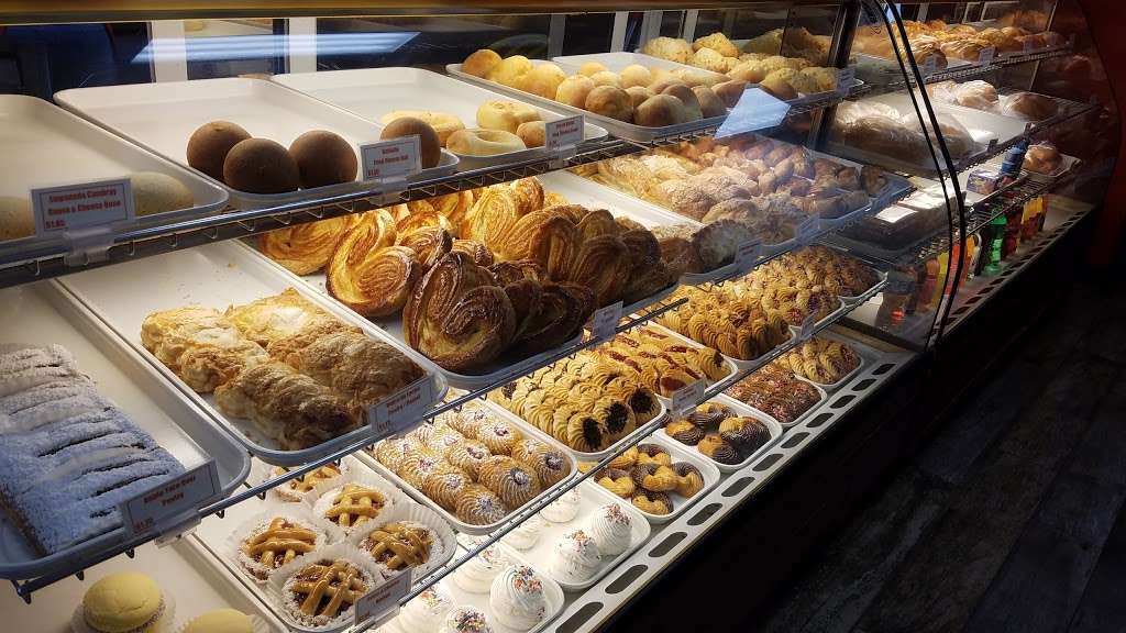 Mecatos Bakery & Café | 857 Woodbury Road Unit 105, Orlando, FL 32828 | Phone: (407) 601-3961