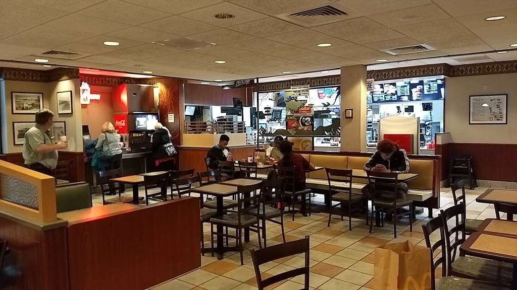 McDonalds | 5890 S 27th St, Milwaukee, WI 53221, USA | Phone: (414) 282-2250