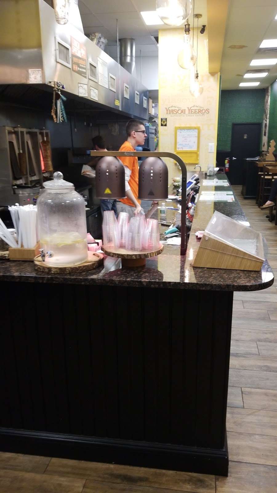 Yiasou Yeeros | 1060 Old Country Rd, Plainview, NY 11803, USA | Phone: (516) 490-3480