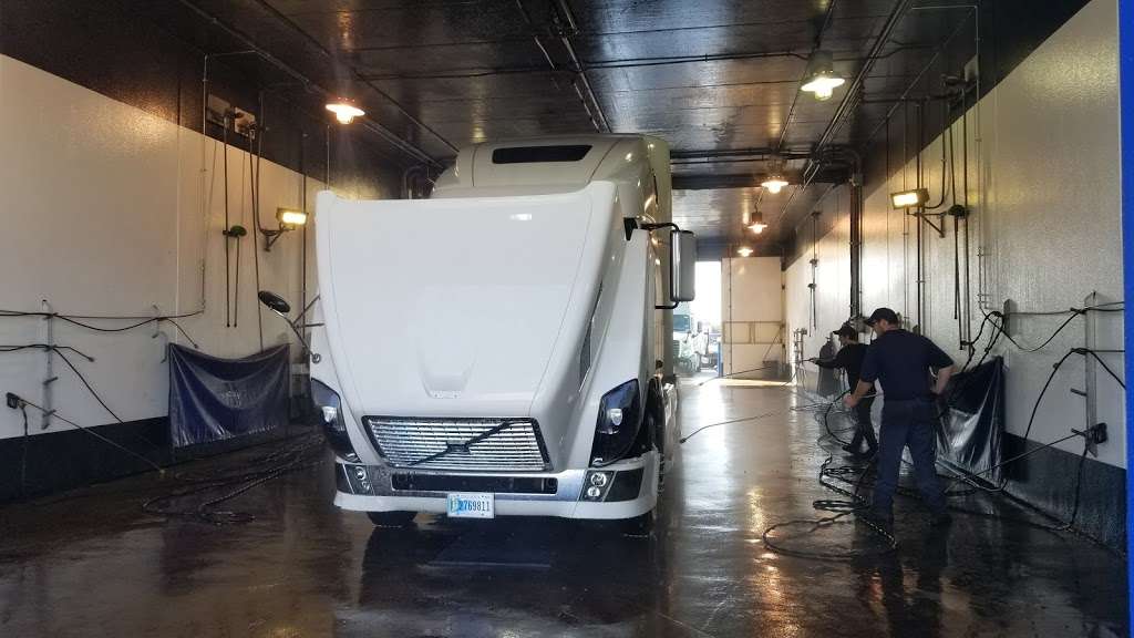 Blue Beacon Truck Wash of Indianapolis, IN | 4550 S Harding St I-465 Exit 4, Indianapolis, IN 46217 | Phone: (317) 782-0407
