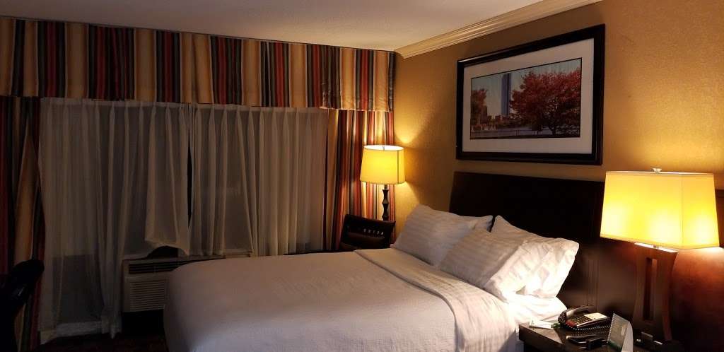 Holiday Inn Tewksbury-Andover | 4 Highwood Dr, Tewksbury, MA 01876, USA | Phone: (978) 640-9000