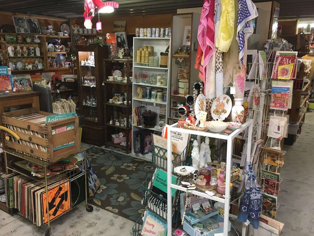 Rustic Dairyland Antique Mall | 12009 53rd Pl, Kenosha, WI 53144, USA | Phone: (262) 857-9050