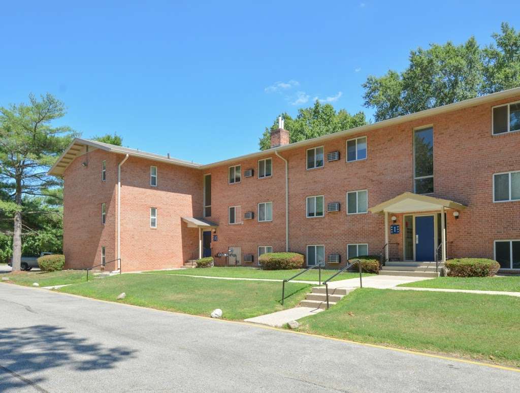 Lake Club Apartments | 400 N Dupont Hwy, Dover, DE 19901 | Phone: (302) 674-4800